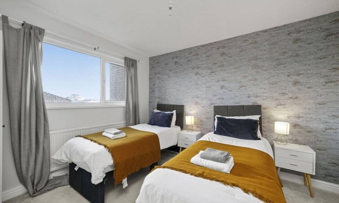 Reading House | Kingsley House - A Great 4 bedroom house in Reading with free parking.
