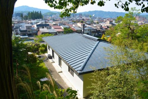 Hida Takayama Onsen House | KINONE - Peaceful Garden Stay with City Views and BBQ