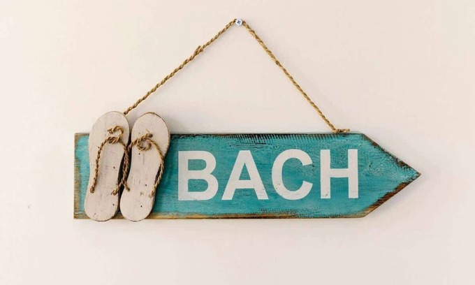 Oakura Villa | Kiwi-Style Beach Bach with Ocean Views Oakura