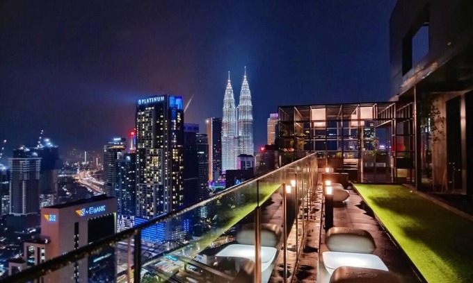 Kuala Lumpur City Centre Apartment | Klcc studio with a rooftop garden/playground