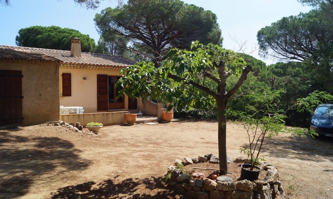 Ramatuelle House | Kleines Häuschen Mitten im Grünen. Umgeben von Natur in Ruhiger Lage