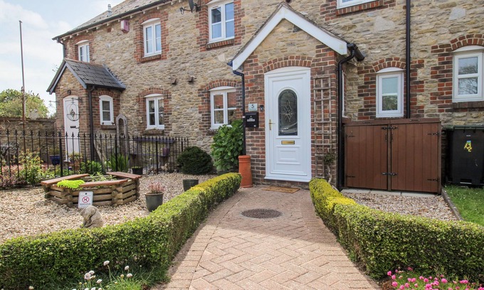 Weymouth Cottage | KNAPP COTTAGE, with a garden in Chickerell