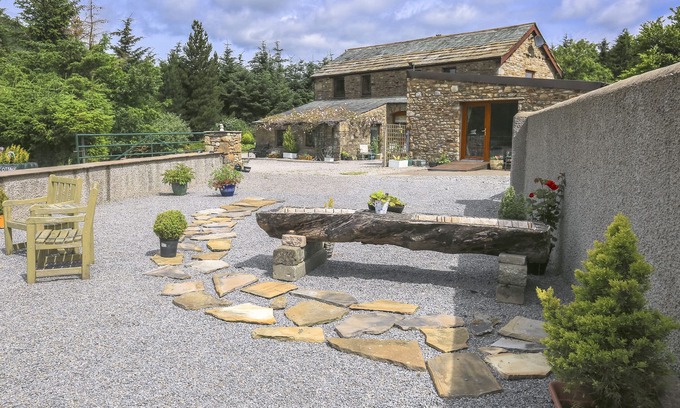 Sedbergh Apartment | KNOTT LODGE, with a garden in Sedbergh