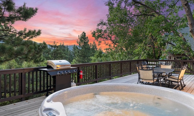 Pine Cove Cottage | Knotting Hill Amazing View and Spa