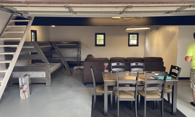 Knoxville Apartment | Knoxville Den: Walk to Track, Great for Families & Crews