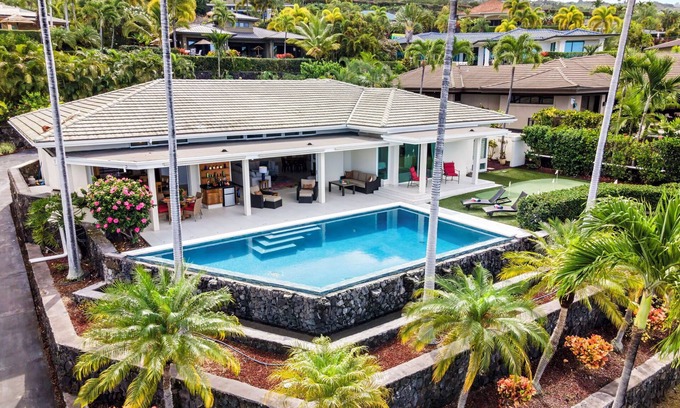 Kahaluu-Keauhou House | Kona Koa House by Gather: Oceanview 3BR Estate w/Heated Pool & BBQ