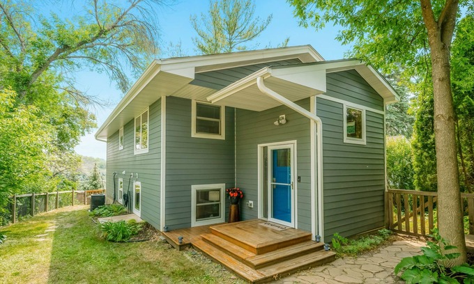 Plymouth House | Koselig Cottage on Medicine Lake w/Chef's Kitchen, Coffee Bar, Arcade & Dock