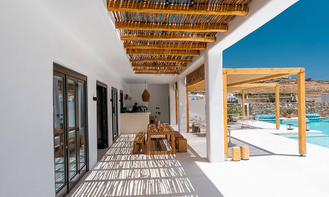Ano Mera Hotel | Koukoumi Vegan Boutique Hotel