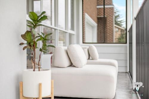 Forestville Apartment | KozyGuru Forestville Charming 3BR House