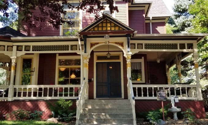 Sioux Falls Bed & Breakfast | KP117 Historic Victorian Inn Upper Lofts 3rd Floor
