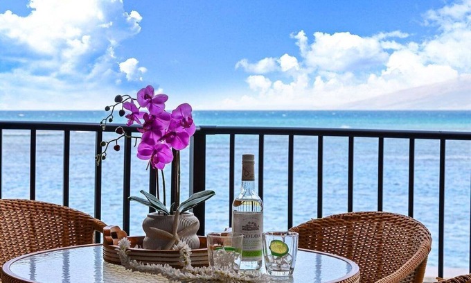 Kahana Condo | KR 215 Breathtaking Oceanfront 1BD Maui Condo