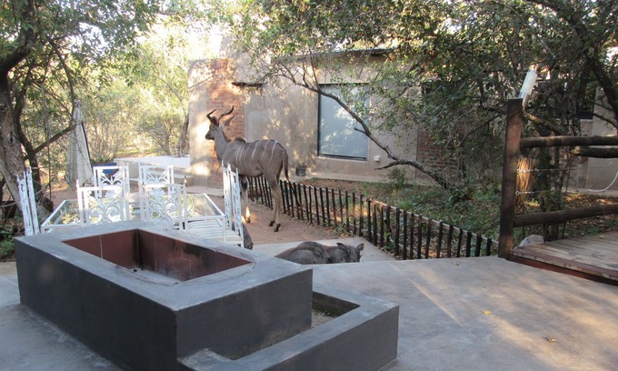 Marloth Park Ski Chalet | KRUGER WILD RETREAT - HYENA CHALET