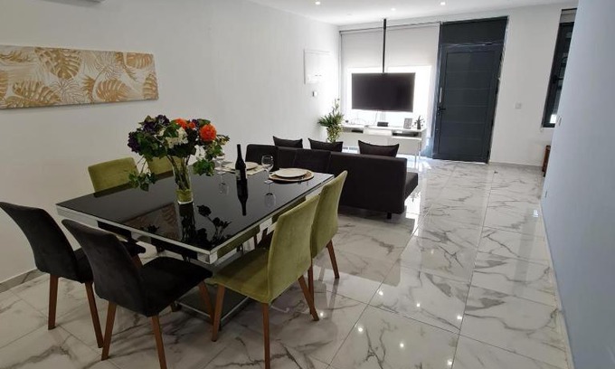Parede Apartment | Kubata T1