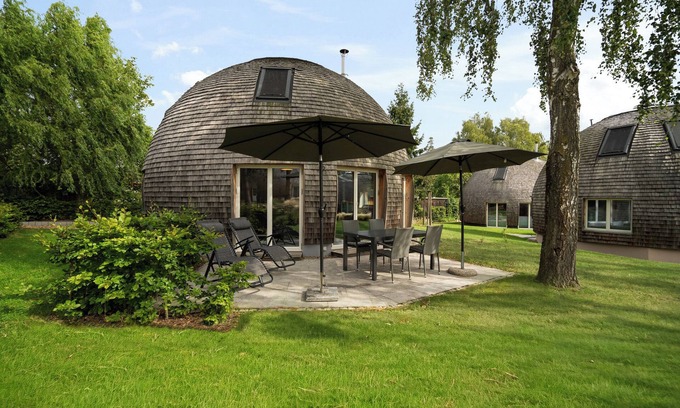 Muritz House | Kugelhaus KIA - sauna, fireplace, 2 bedrooms & terrace on Lake Tollensesee