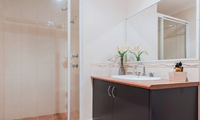 Secret Harbour House | Kum - relaxed feel in the sought after coastal town of Secret Harbour.