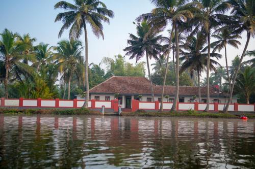 Alappuzha House | Kuttanad Kayak Club by Lexstays