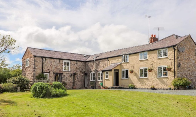 Longford Cottage | KWENRITH'S COTTAGE, pet friendly, with a garden in Oswestry