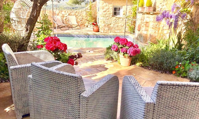 Ventabren Villa | L’île aux fleurs