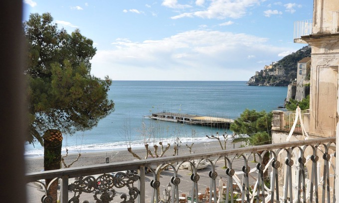 Minori Apartment | L'Ancora - Bright Sea front, Self Catering Apartment