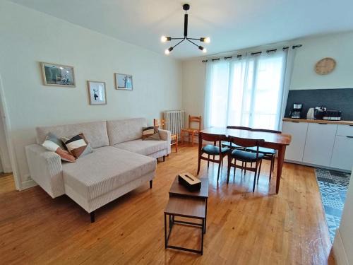 Bagneres-de-Luchon Apartment | L'appart du Maupas, T3, wifi, parking
