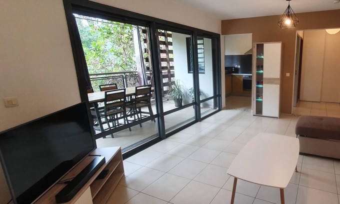 Saint-Paul Apartment | L'Appartement Canon - garden view