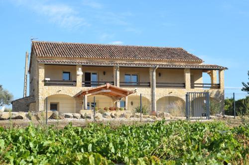 Saint-Jean-de-Maruejols-et-Avejan Bed & Breakfast | L'arbre qui chante