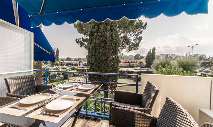 Cros-de-Cagnes Apartment | L'Ascot - Apartment 300m from the beaches, racecourse view