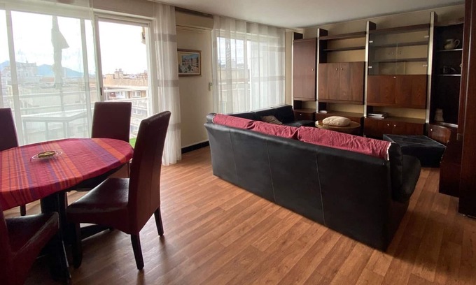 Baille Apartment | 'L'Authentique' Large family apt Baille