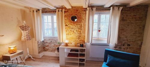 Prefecture Apartment | L'Echappée Belle - Centre ville - vue cour arborée