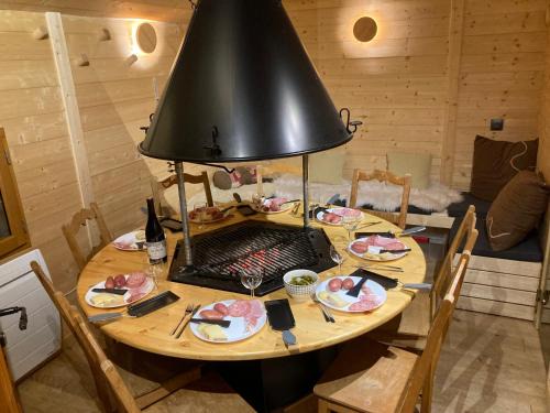Le Petit-Bornand-les-Glieres Ski Chalet | l'Echo des Glieres vue montagne centre village sauna & grill