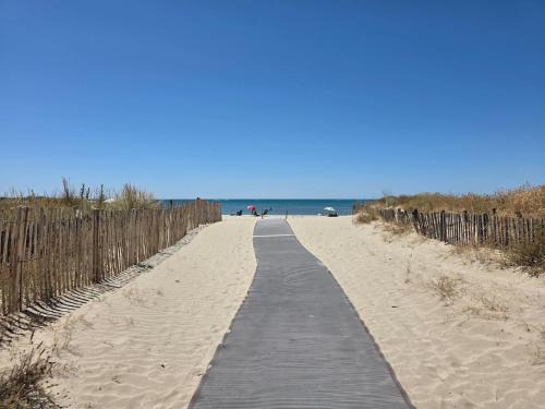 Le Grau-Du-Roi Apartment | L esprit plage Front de mer Terrasse Climatisation Parking