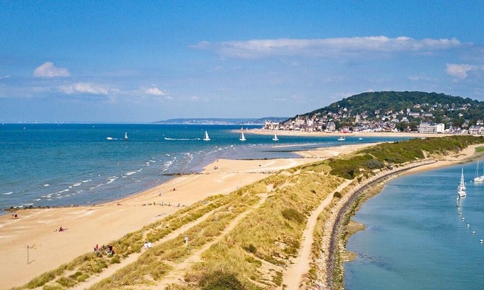 Goustranville House | L'essentiel