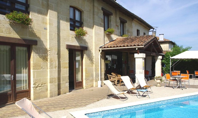 Vayres House | L'Etape