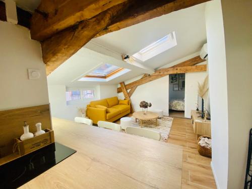 Saint - Aubin - Dupuy Apartment | L'Hortensia Saint Aubin