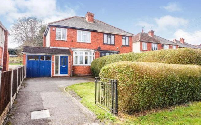 Bilston Apartment | L & J ESCAPES- 4 BEDROOMs SUITABLE FOR CONTRACTORS AND FAMILIES- LARGE PRIVATE PARKING-10 MINUTES TO M6 JUNCTION 9