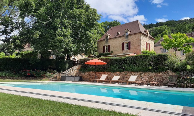 Bezenac House | L'Olmède, a beautiful property with charm, large park with trees and private pool