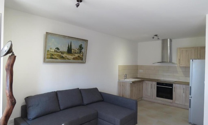Grans Apartment | L'Oustau