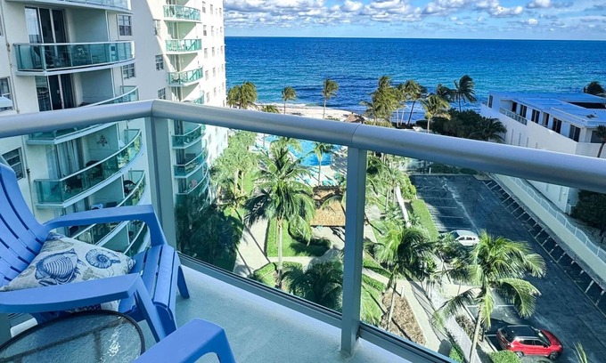 Hollywood South Central Beach Apartment | La Azul Beachview Getaway