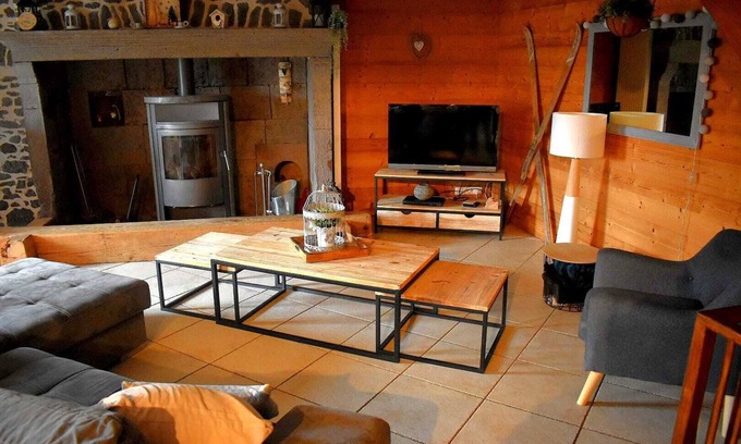 Besse-en-Chandesse House | "La Belle Étape": Character house in the heart of the Sancy massif