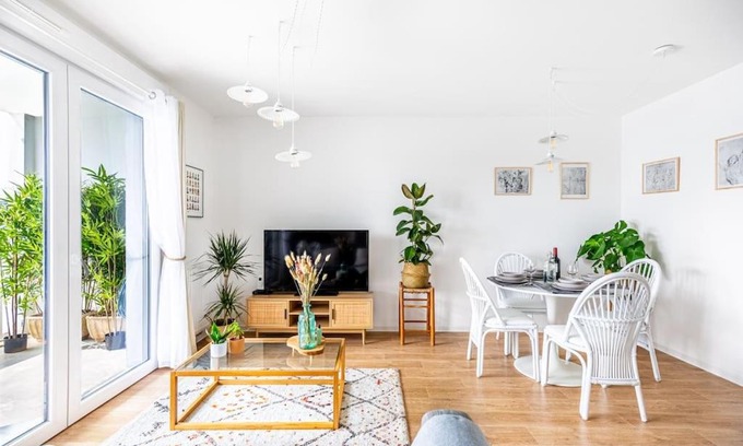 Begles Apartment | LA BELLE ROSE - Appartement 4 personnes proche gare Bordeaux