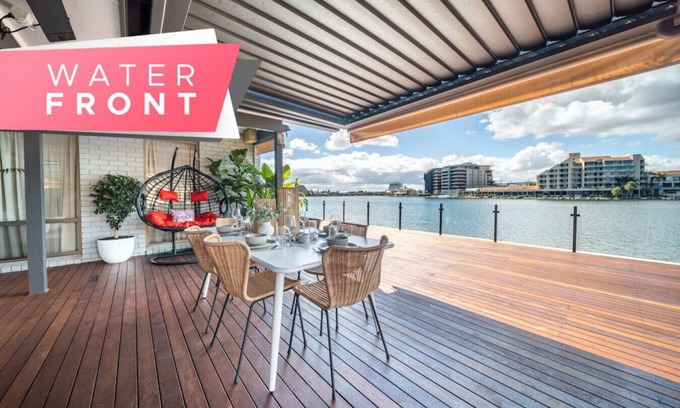 Tennyson House | La Brisa - Waterfront Family Home, Beach, WiFi