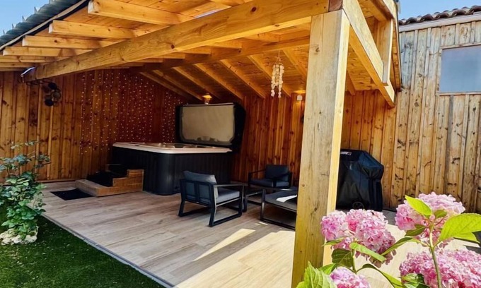 Macau House | La Bulle Médocaine - MACAU