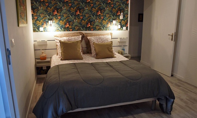 Salleles-d'Aude Apartment | "La Côte de l'Or", fully-equipped gîte for 4 to 6 people; plus swimming pool, whirlpool.