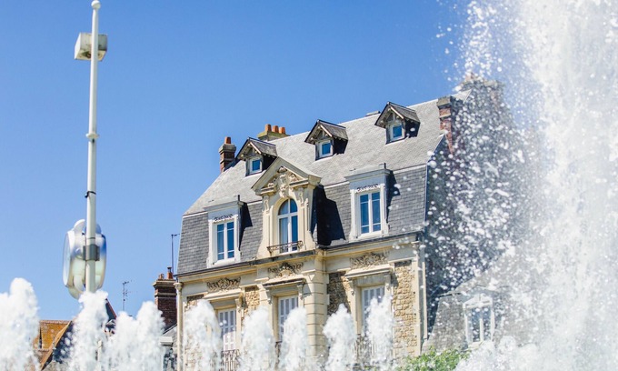 Tourgeville Villa | La Côte Fleurie - 5 Bdr - Garden & Jacuzzi - Tourgéville Plage