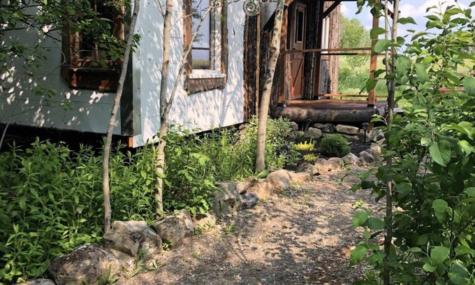 Saint-Onesime-d'Ixworth Cabin | La Cabane aux Chevaux Rustic chalet with view of the horses
