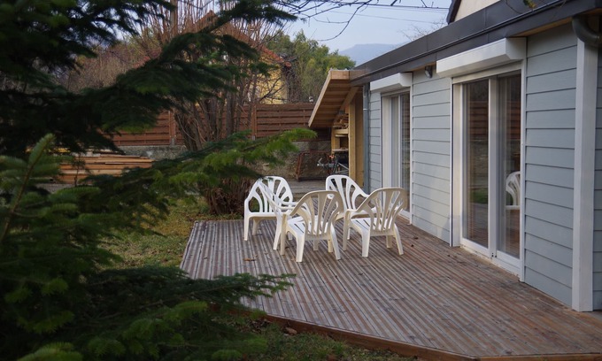 Saint-Alban-Leysse Cottage | LA CABANE DU JARDIN - INDEPENDENT GITE FOR 2 to 4 people