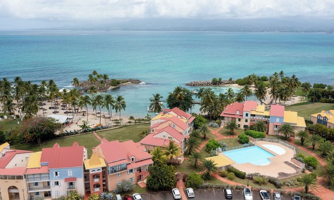 Bas du Fort House | La "Caret" 3 bedrooms swimming pool and beach access, rated 4 stars