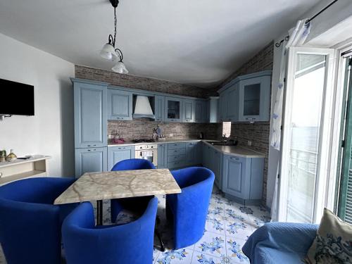 Sant'Angelo Apartment | La casa Azzurra