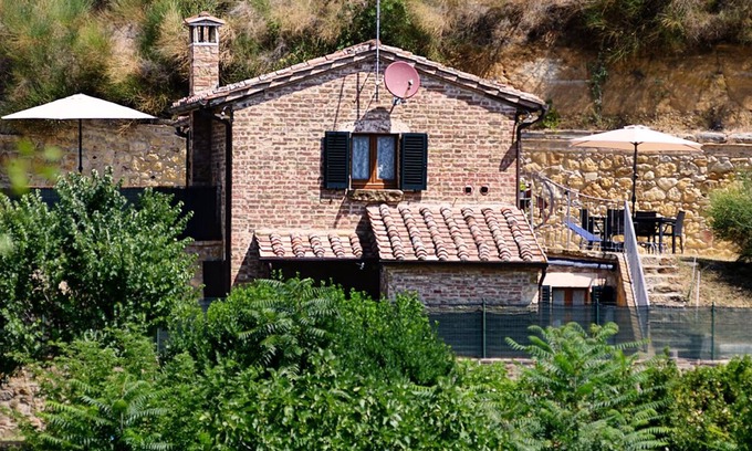 Montepulciano House | La Casina Toscana- near center, independent w/ garden, wi-fi ,air cond.& parking
