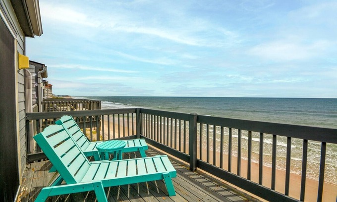 Sneads Ferry House | "La Casita de Playa" - Shipwatch II Oceanfront Townhome - Community Pool